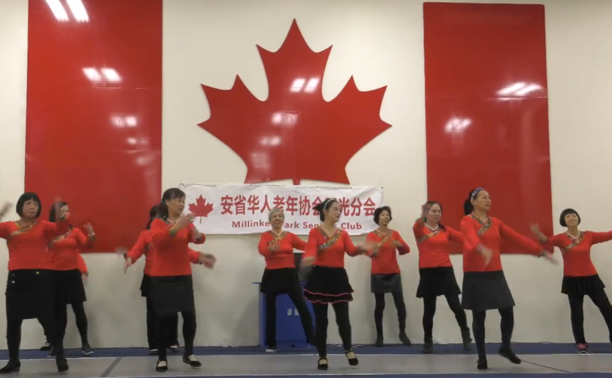绽放的花朵 – 加拿大安省华人老人协会阳光分会展演