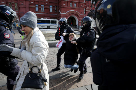 “人渣和叛徒”:在乌克兰问题上的压力下，普京将怒火转向俄罗斯人