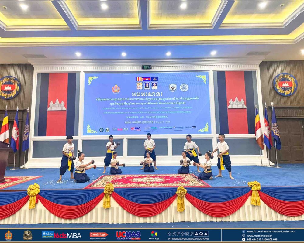 柬埔寨曼纳国际学校隆重举行2025—2026学年毕业典礼暨优秀师生表彰大会